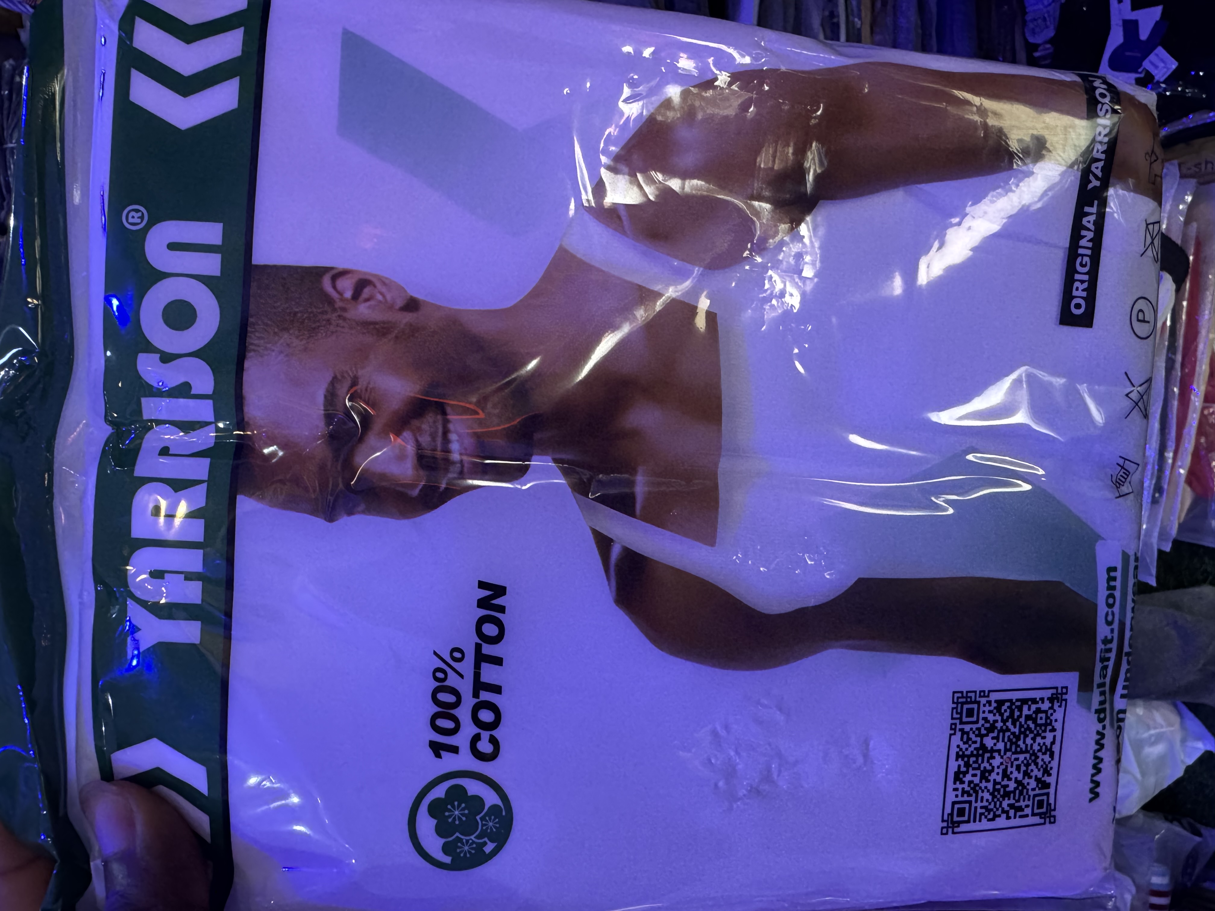 Men’s white singlet
